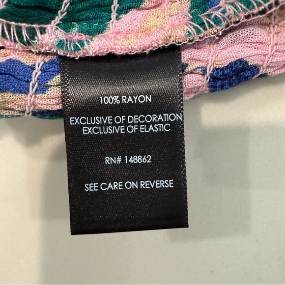 Torrid NWT Crinkle Gauze Cold Shoulder Top Womens 1 Pink/Green Tropical Palm - Picture 9 of 9